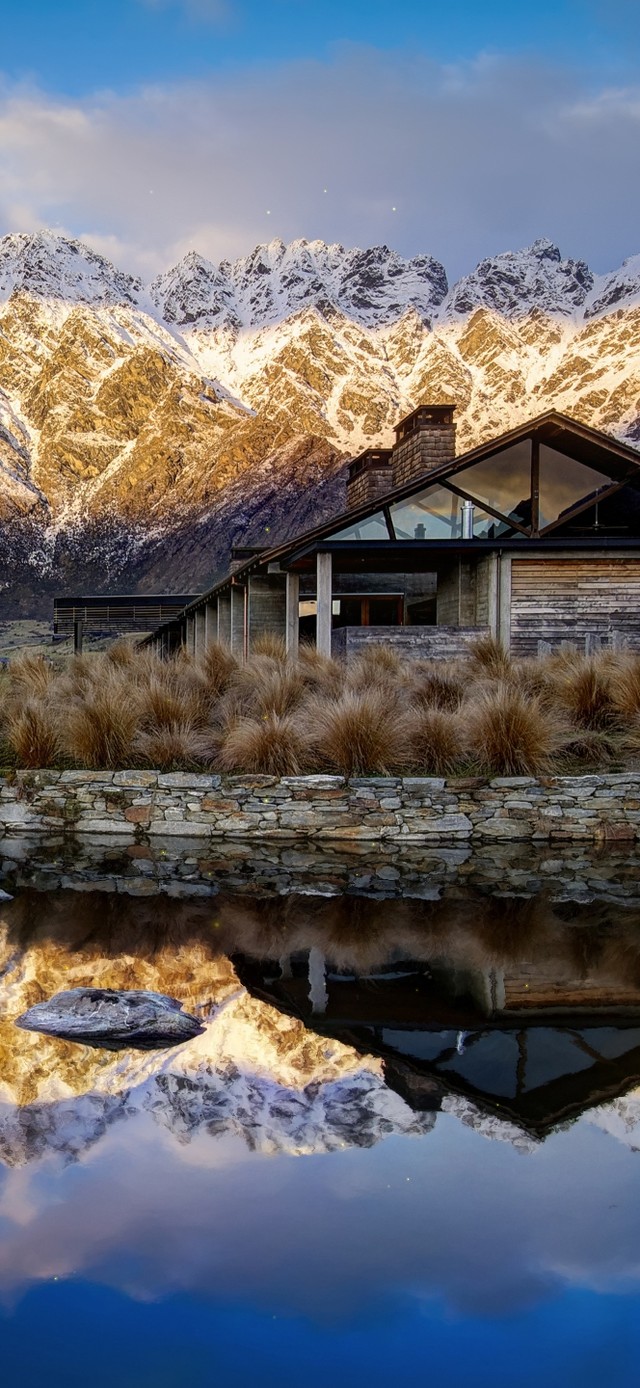 4K唯美雪山下的小屋