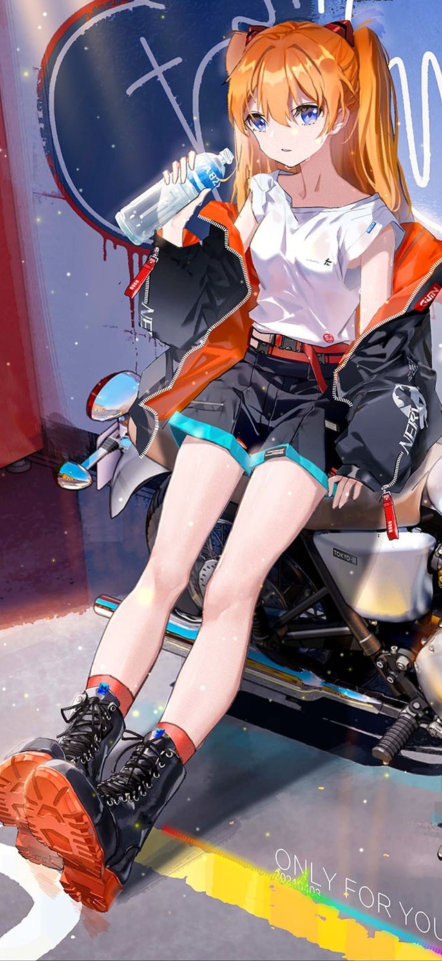 4K超清阳光下的机车女孩