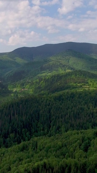 4K 高清 鸟瞰山上美丽的风景