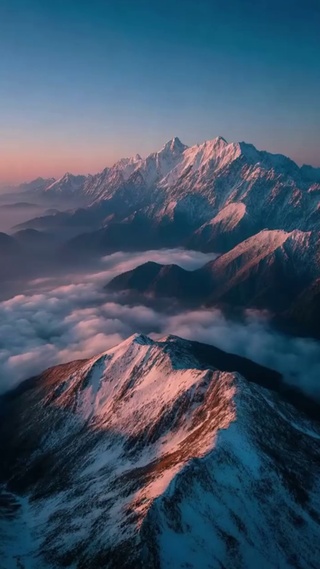 云端之上山峰之巅