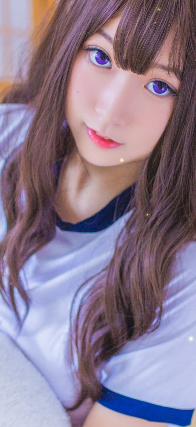 居家呆萌可爱女孩