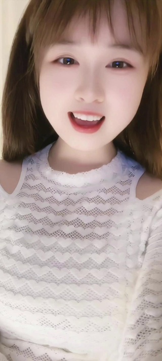 乖巧惹人小迷妹甜美微胖可爱甜妹