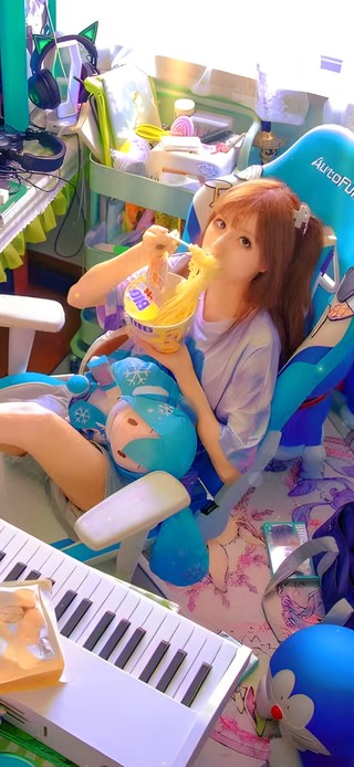 宅女的电脑房间