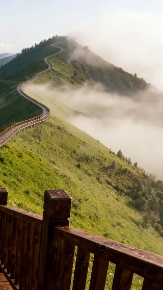 云雾青山栈道风光