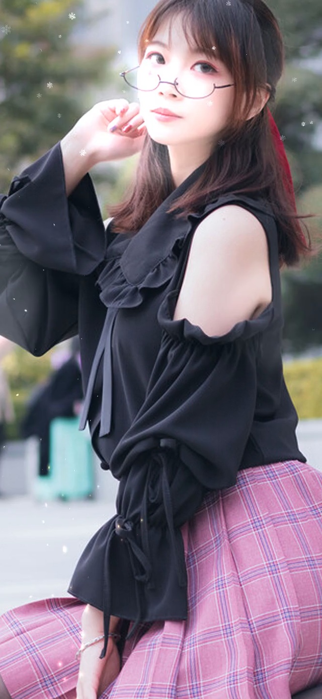 戴眼镜的jk小姐姐