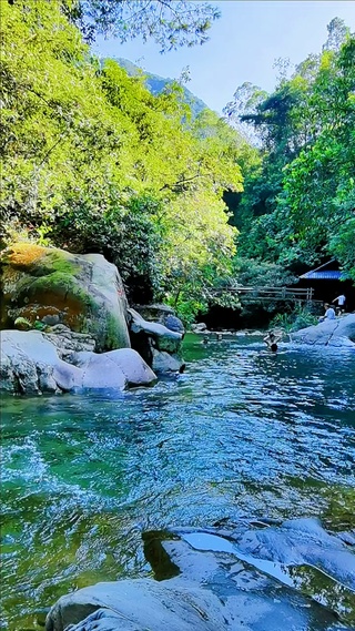 游山玩水