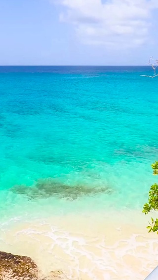 清澈海浪滩