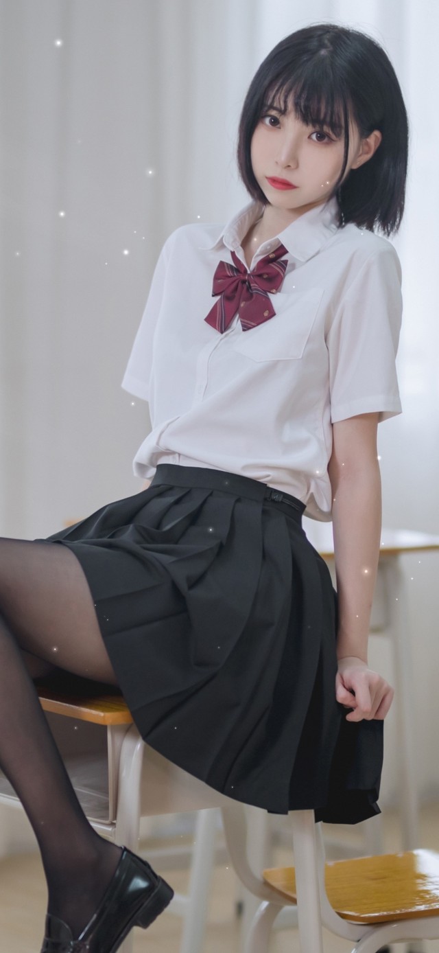 4K清纯黑丝制服美女