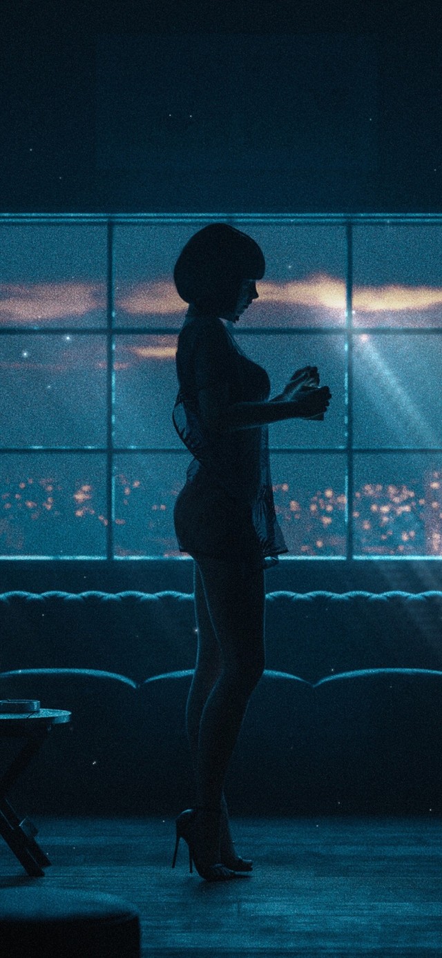 夜晚房间美女