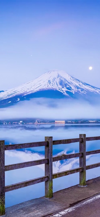 雪山河流云水间