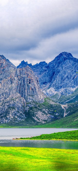 白云青山湖泊