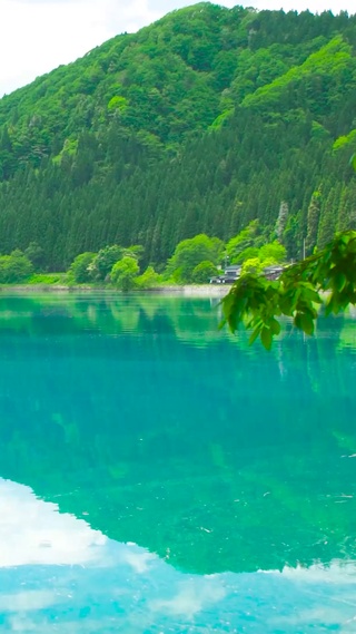 夏日青山绿水湖