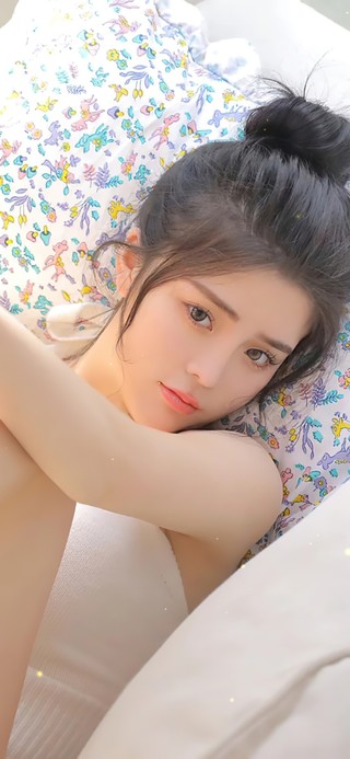 居家阳光丸子头美女