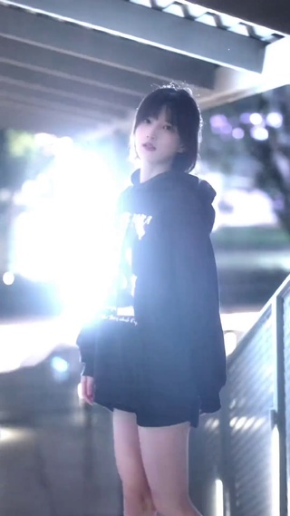 短发美少女