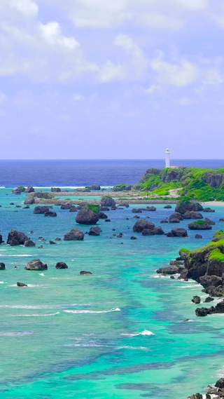 海岛海浪灯塔