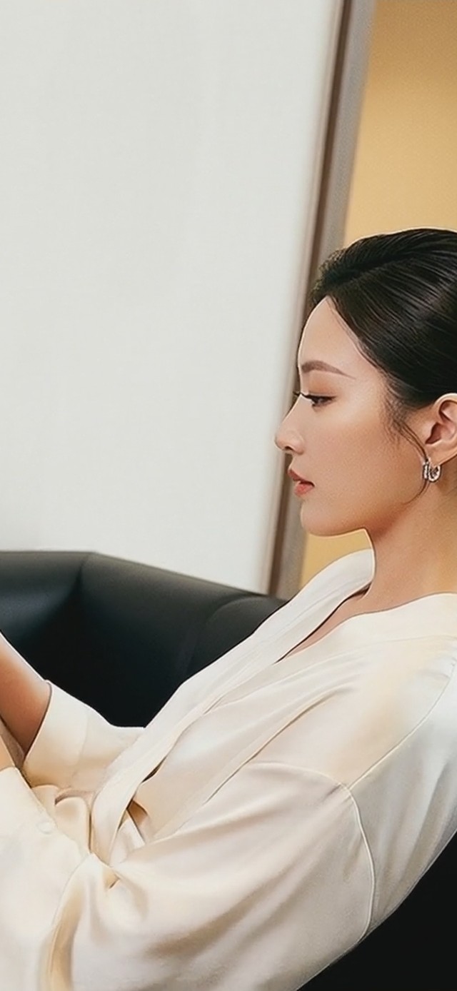 柳腰莲步，袅袅婷婷