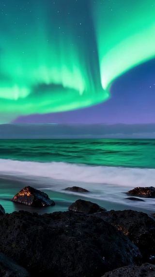 梦幻极光海岸星空夜景
