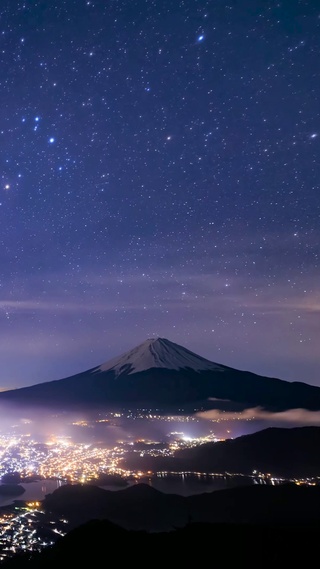 富士山下城市星空