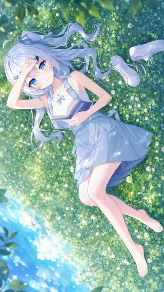 青草地上的美少女