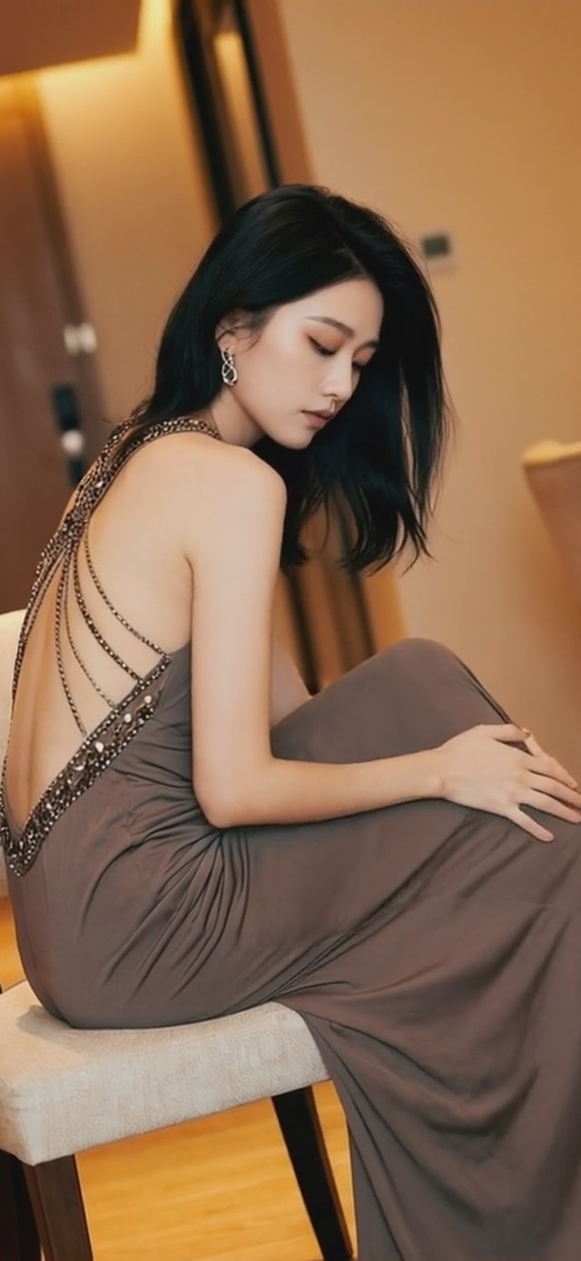 眼意心期卒未休，暗中终拟约秦楼