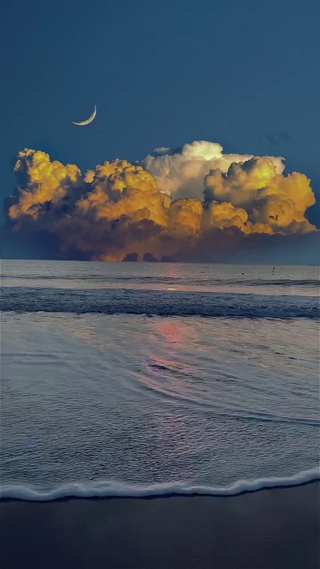 上弦月与海的故事