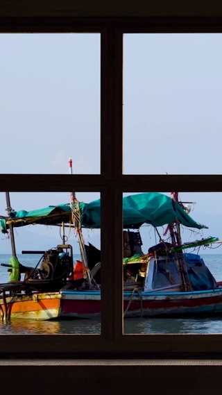 4K海边渔船窗口视图