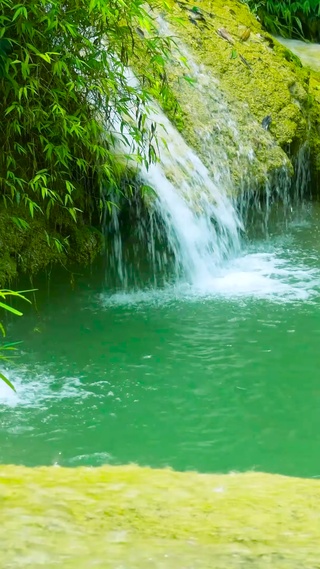 护眼溪水潭