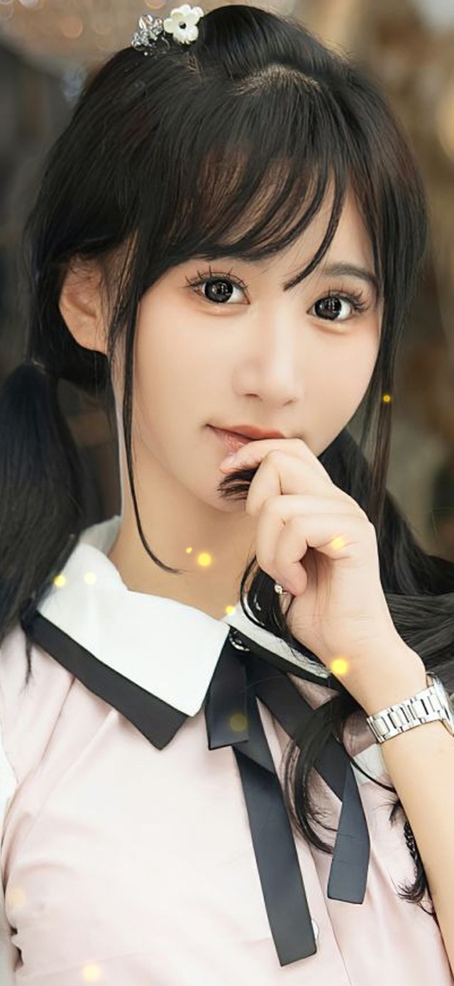 清纯双马尾美女