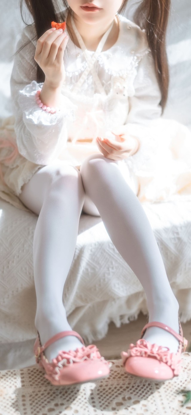 白丝长腿美少女