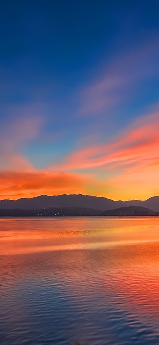 晚霞湖面