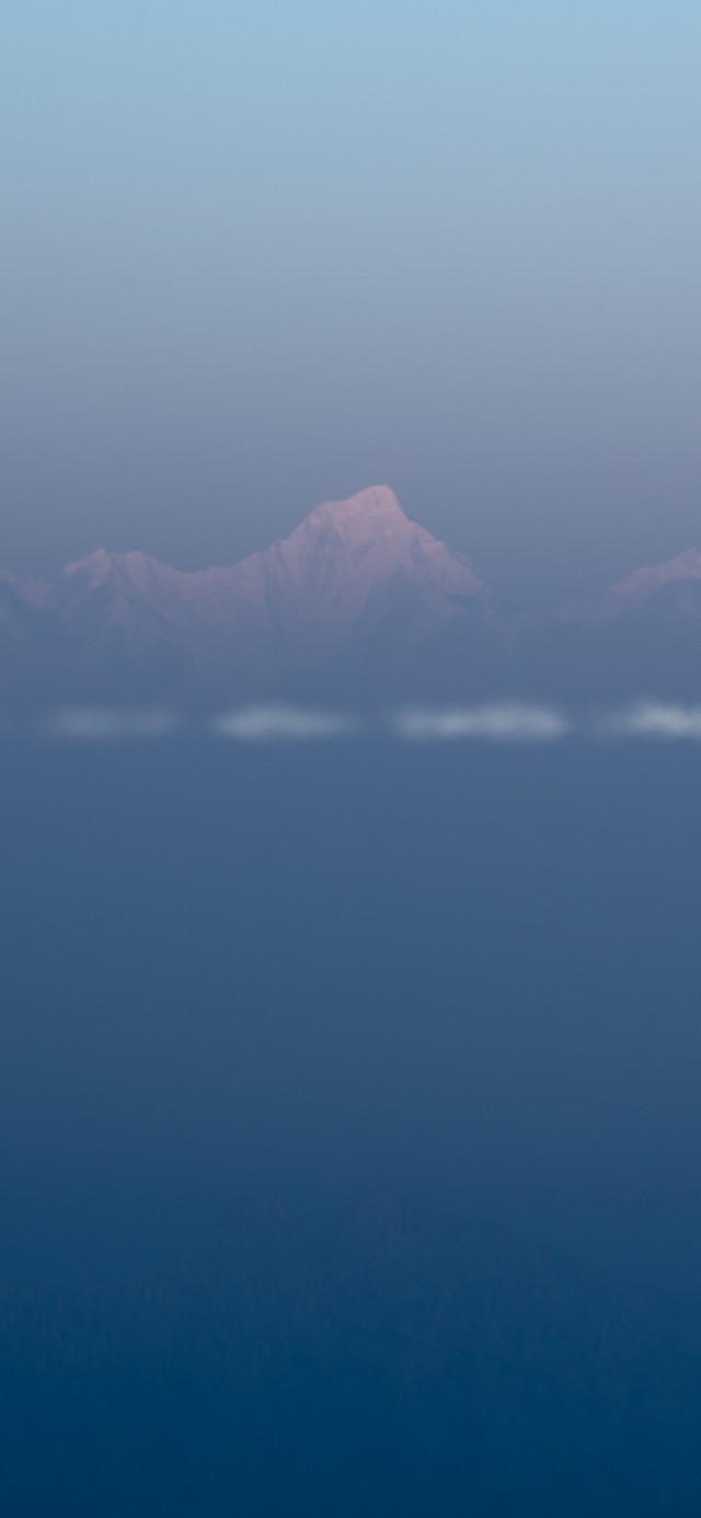峨眉金顶六牙金象远眺贡嘎雪山