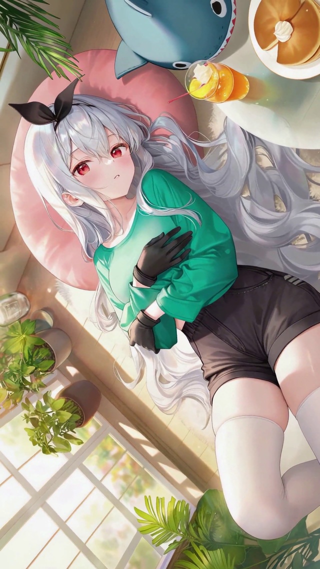 银发少女的慵懒午后