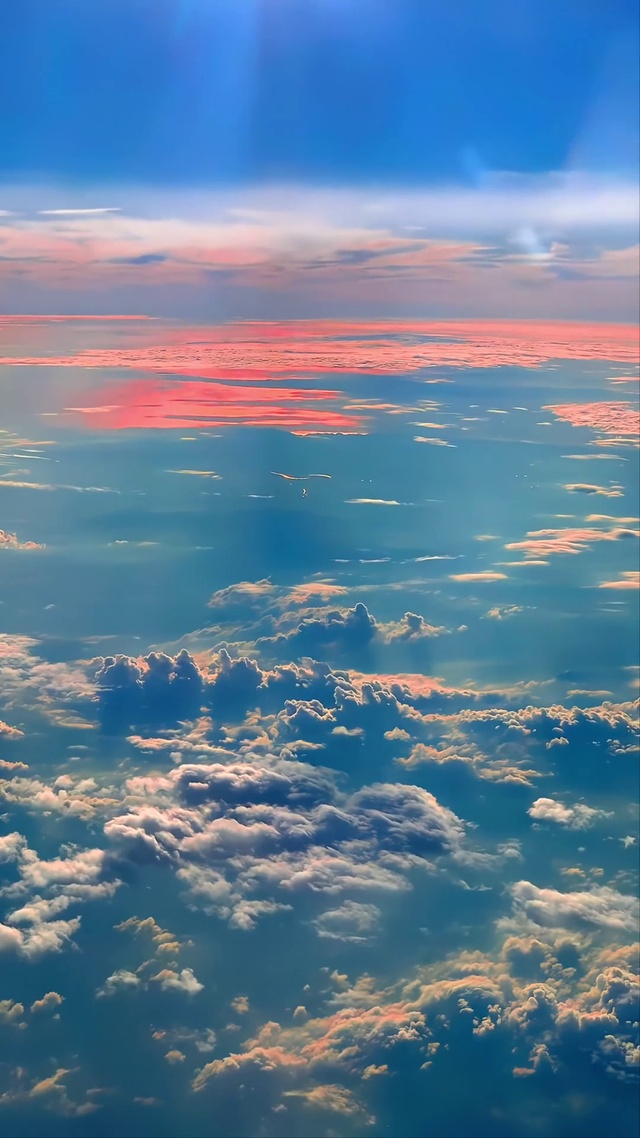 4K超清穿越云海