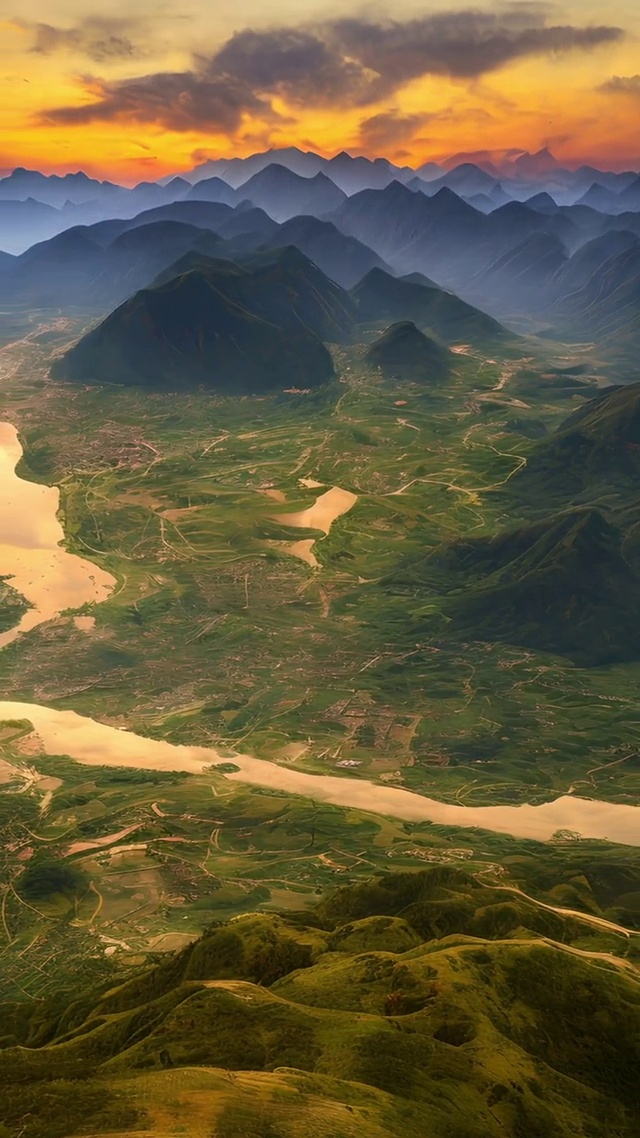 我青山多妩媚，料青山见我应如是