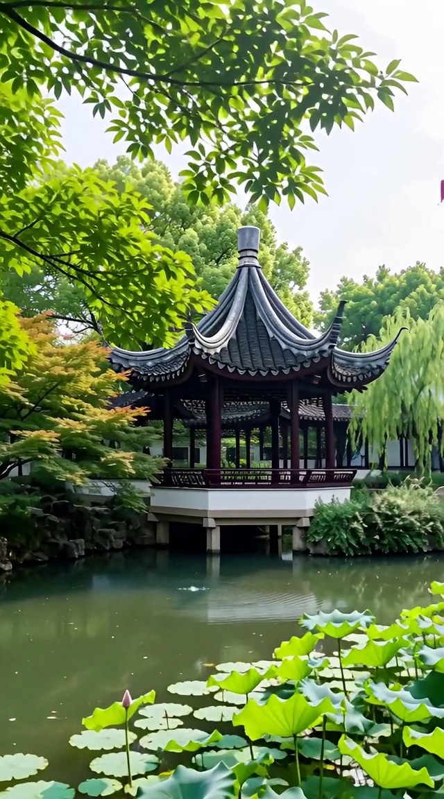 荷塘亭影清幽