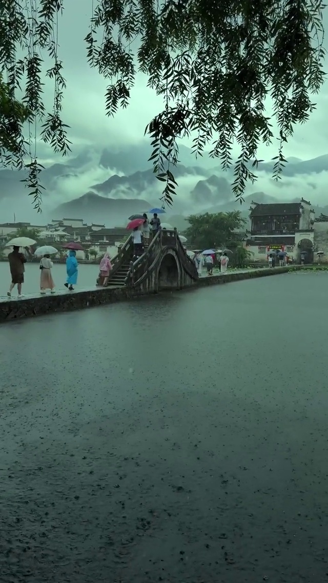 下雨天的水墨江南