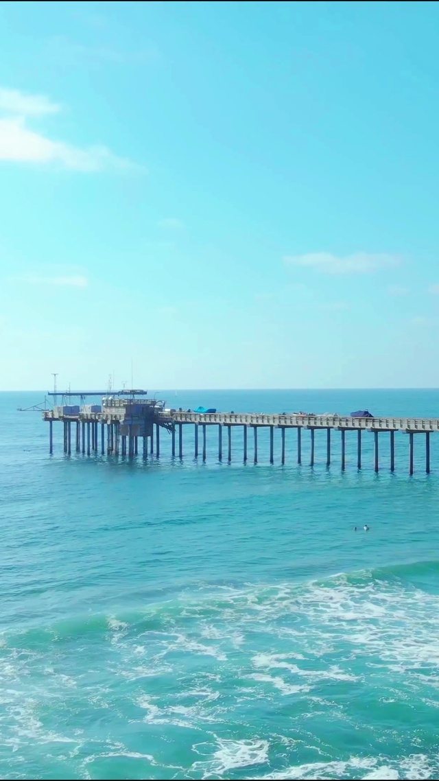 唯美浪漫海岸浮桥