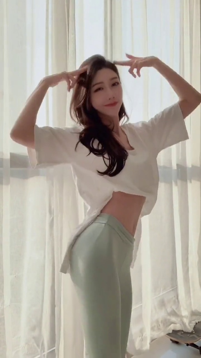 美女
