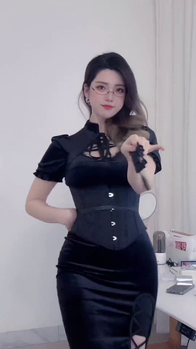 年少不知姐姐好