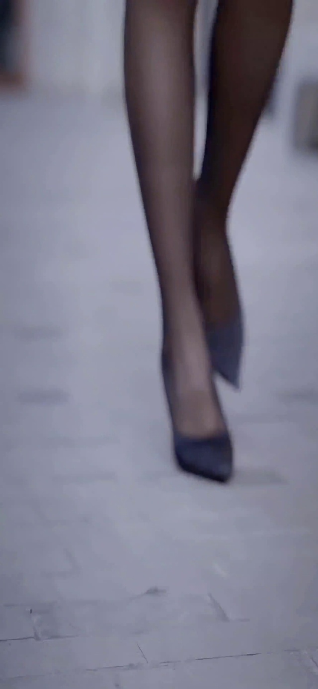 性感长腿完美身材气质洒脱美少女