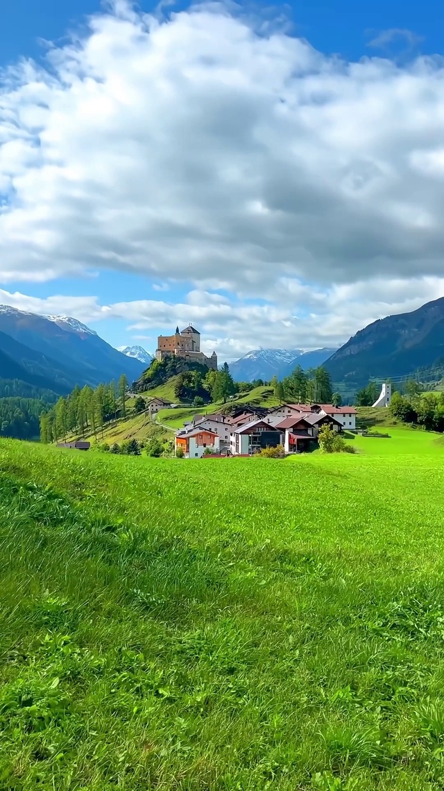 浪漫的山顶城堡