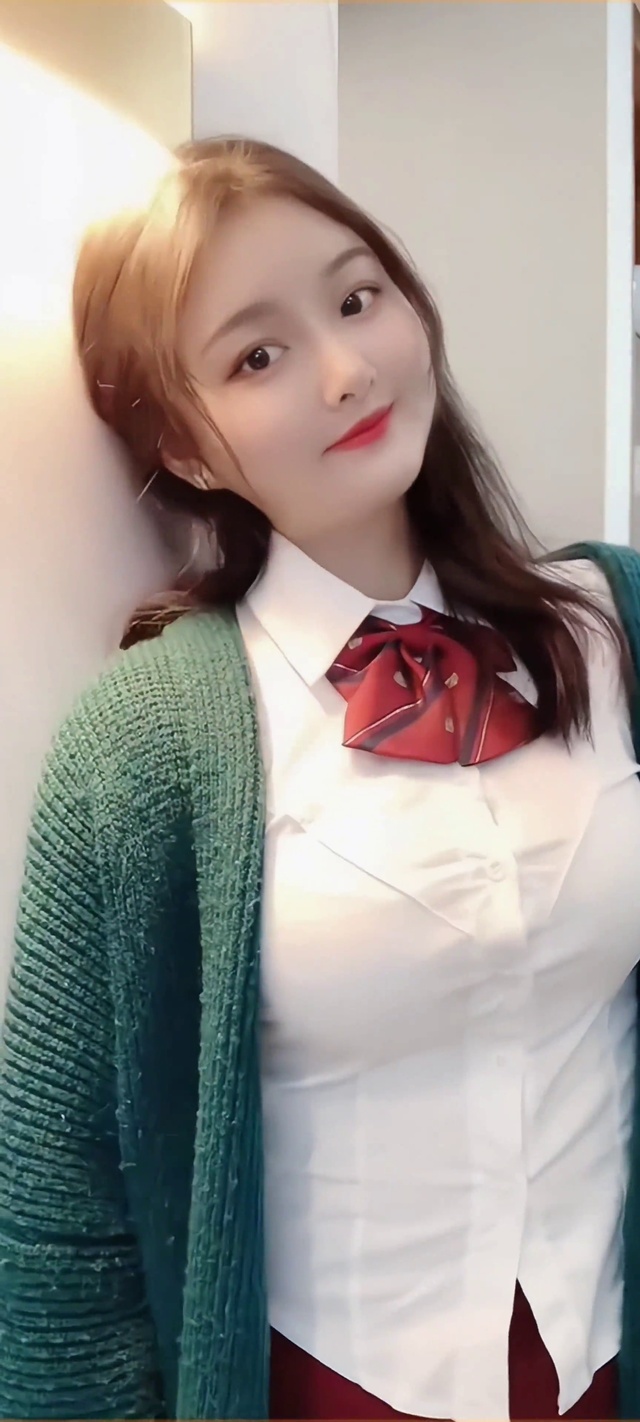 微胖可爱心动小女孩