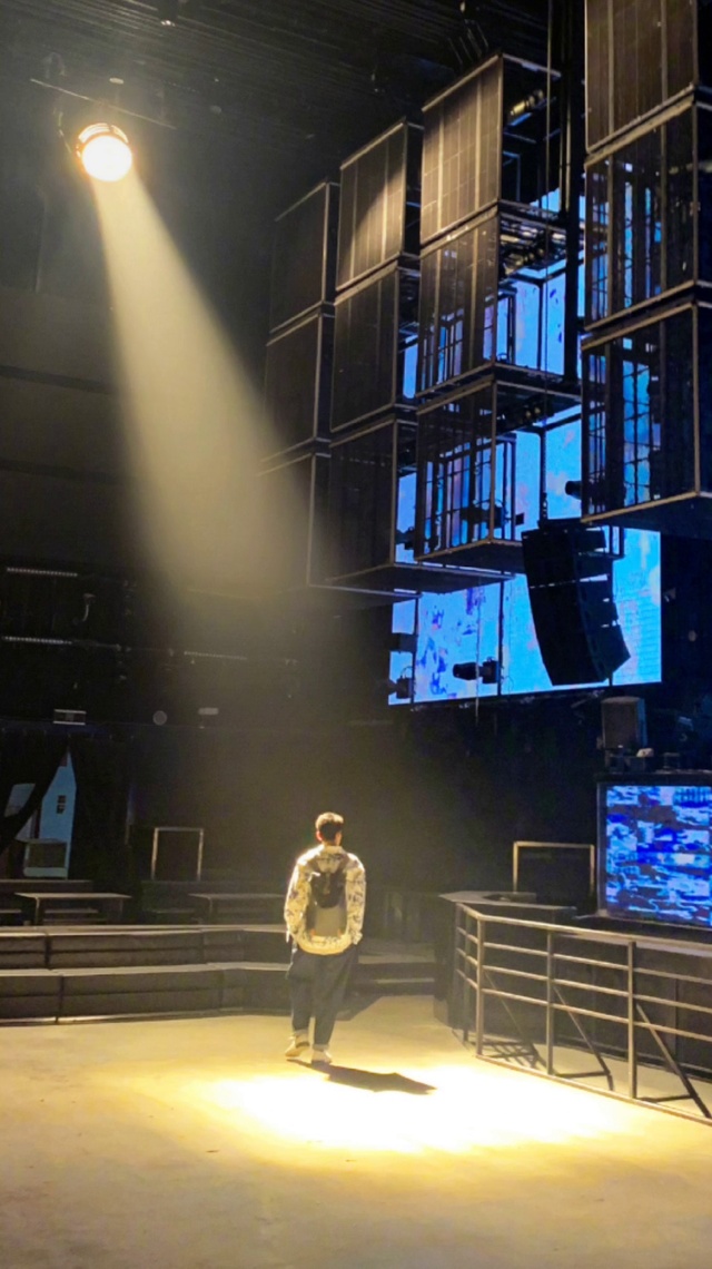 吴磊一束光动态壁纸