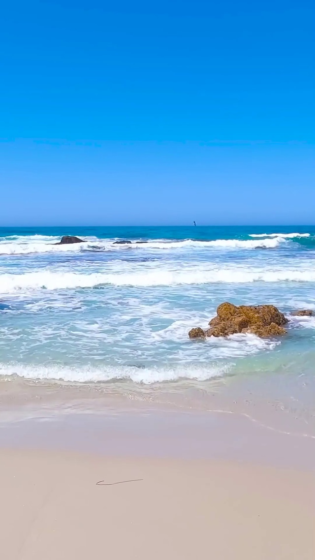 蓝天海浪