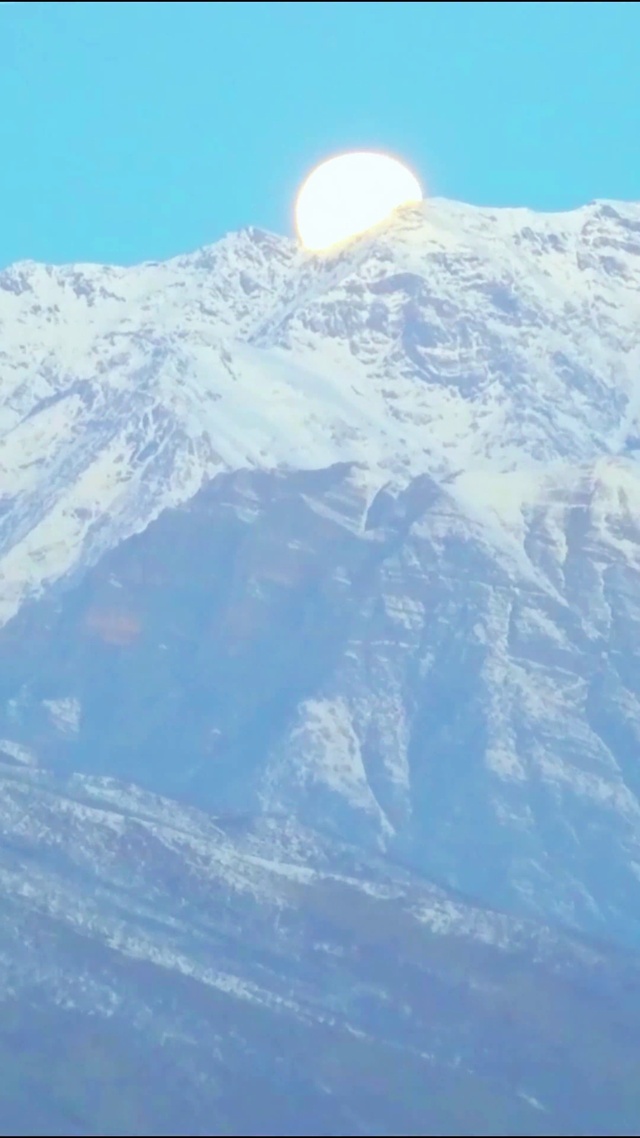 4K唯美雪山明月