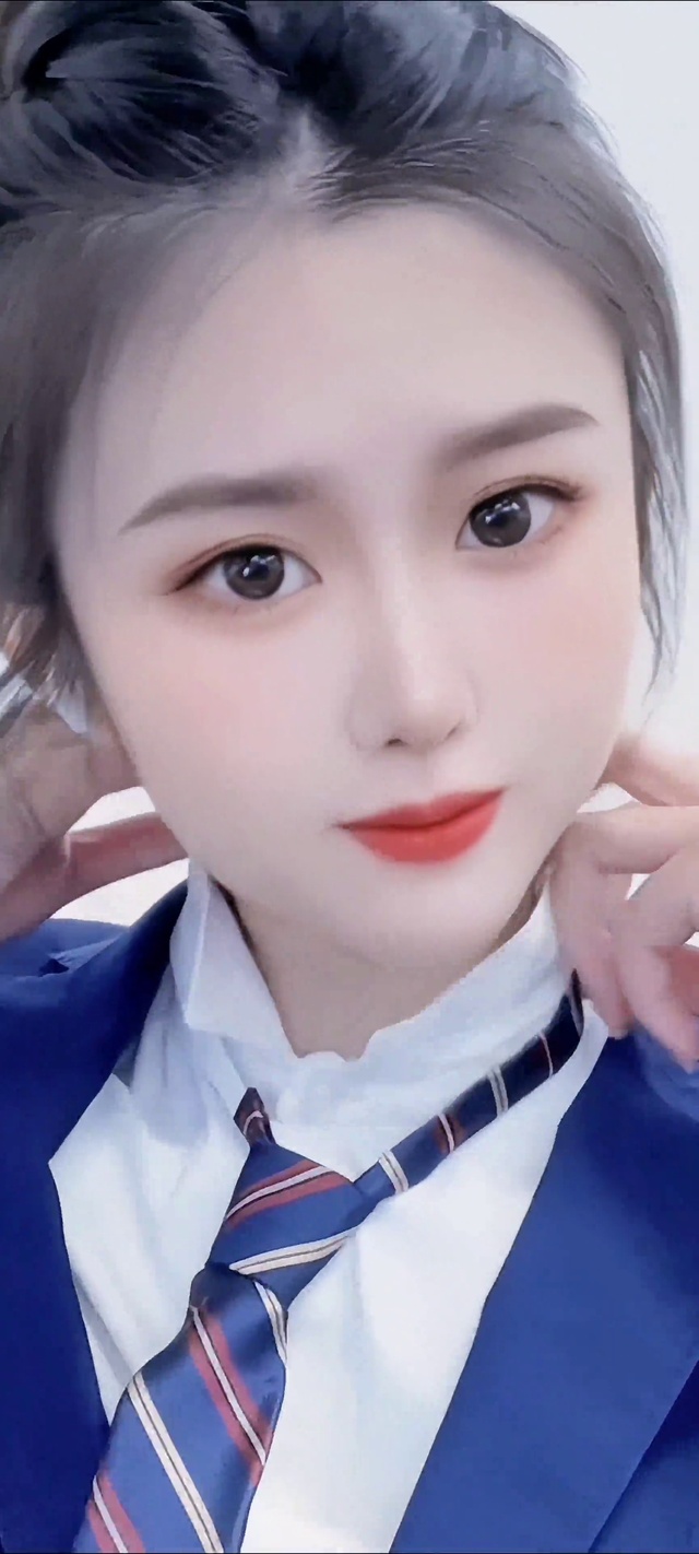 俏皮可爱美少女甜美乖巧呆萌治愈