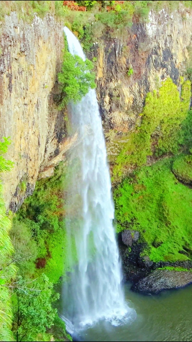 唯美高山瀑布流水 4K