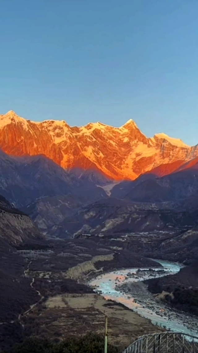 日照金山