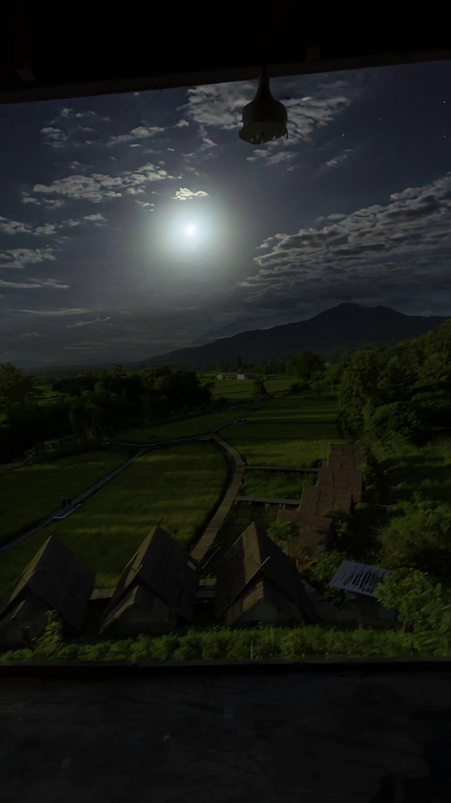 山间夜景