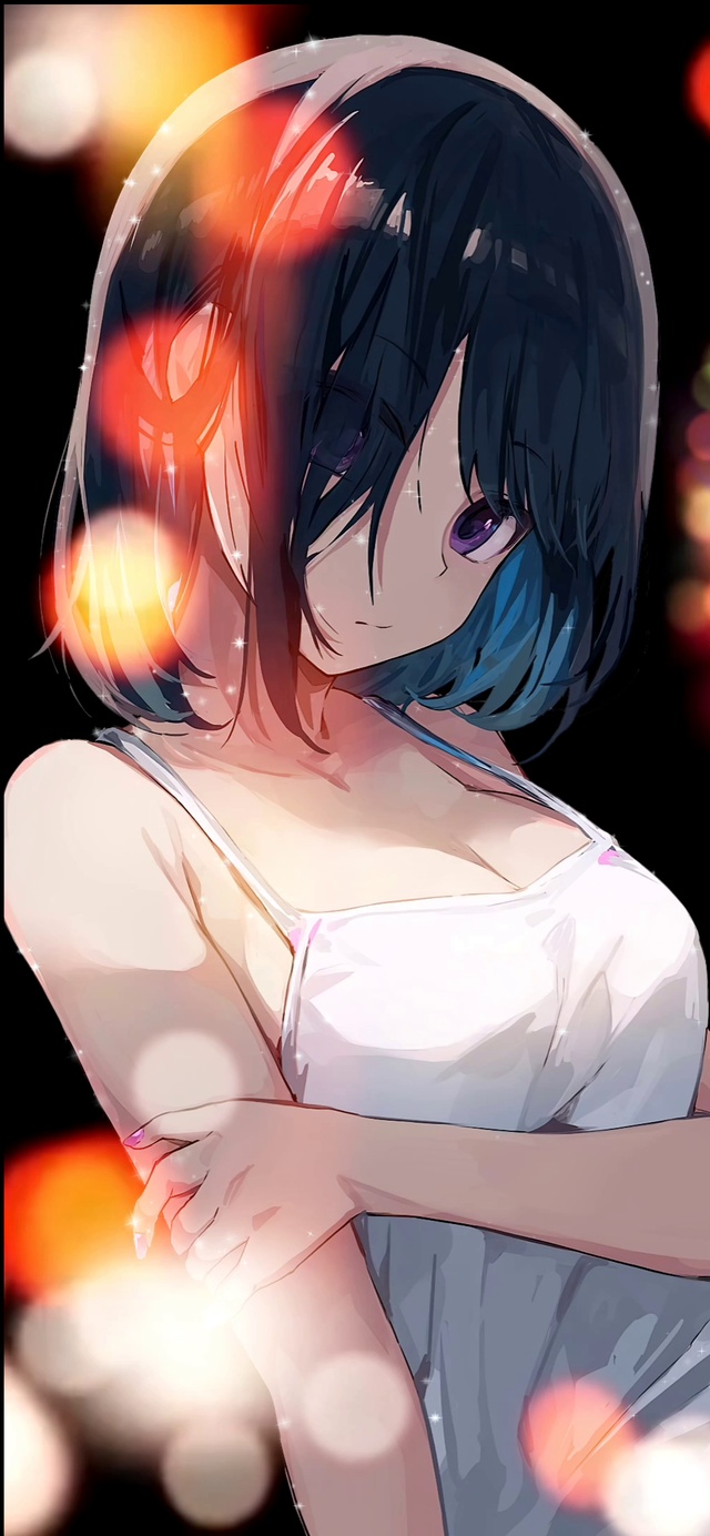 短发吊带睡衣少女